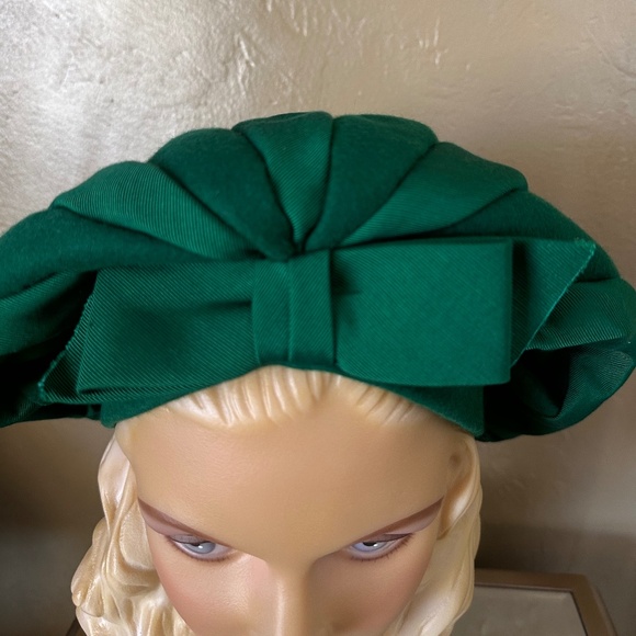 SPLENDID 1960s' DESIGNER EMERALD GREEN TAM & GROSGRAIN HAT - Picture 9 of 14